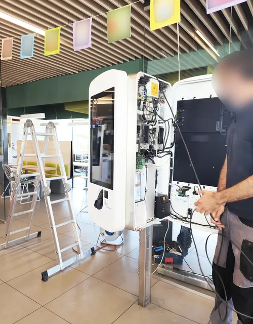 Intervention sur une borne de commande en restauration rapide