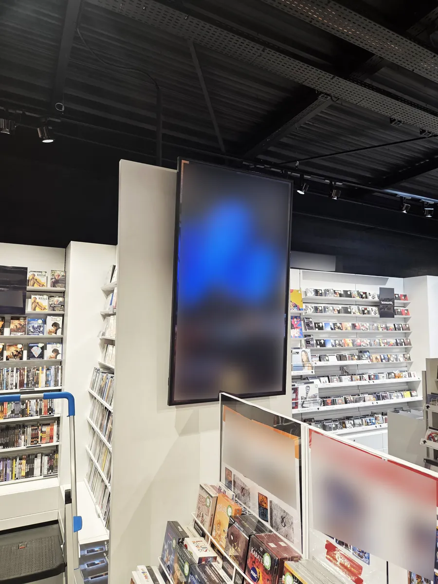 Mur d’images 3×3 déployé en salle de conseil