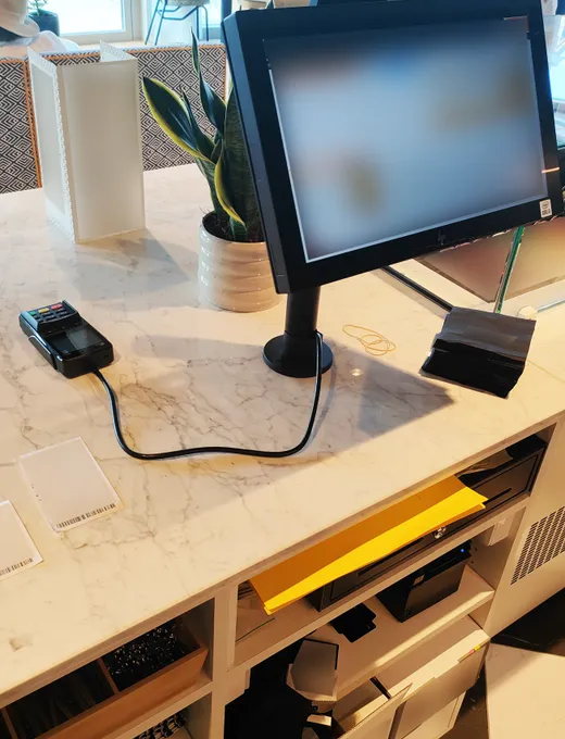 Poste d'encaissement et monétique installés en comptoir